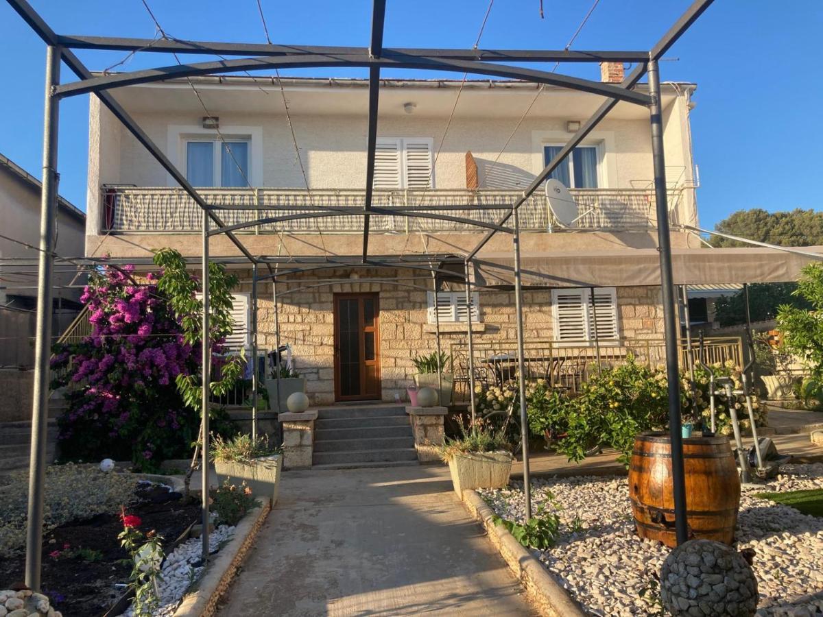 Apartments Bernarda, יזרה מראה חיצוני תמונה
